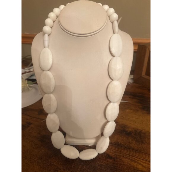 Vintage White Lucite Bead Necklace – Chunky Mod Retro w/ Hidden Clasp - Picture 8 of 15